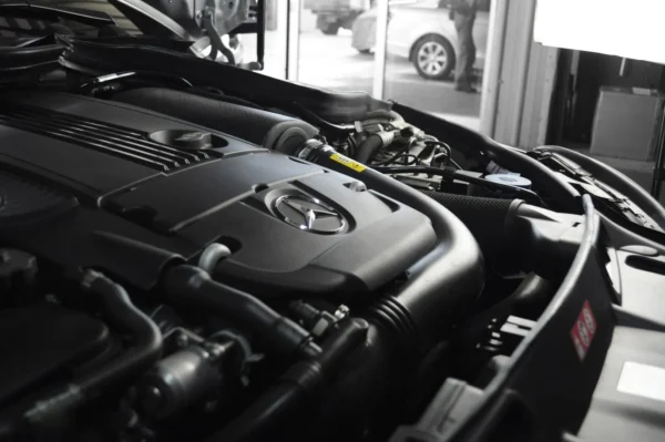 Mercedes-Benz W204 C180 / C200 / C250 (M271) ARMASPEED Carbon Fiber Cold Air Intake - Image 4