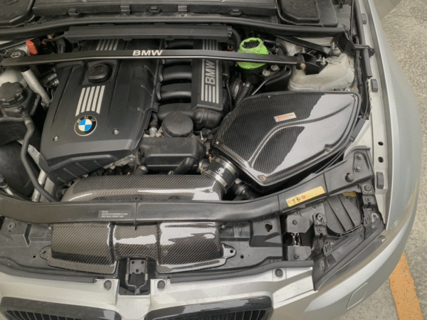 BMW E9X 323i / 325i / 330i N52 ARMASPEED Carbon fiber Cold Air Intake - Image 4